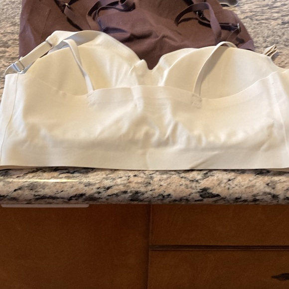 Set of 4 no clasp bras. Good for sleeping. Adjustable straps. - Picture 3 of 6